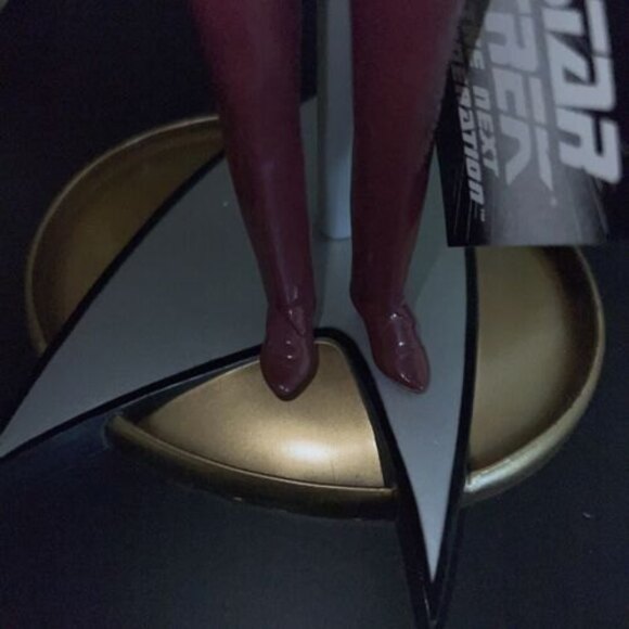 Counselor Deanna Troi Star Trek The Next Generation 1994 Enesco Figure NEW - Picture 3 of 7